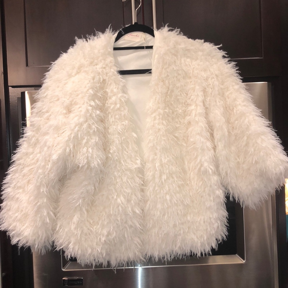 Women’s cream colored fuzzy jacket
